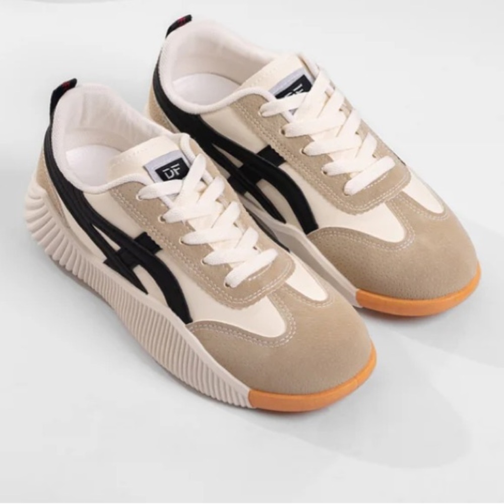 De Florance White and Black Vintage Sneakers